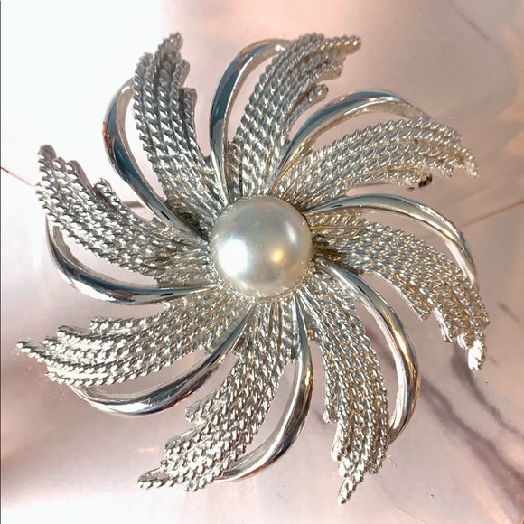Sarah Coventry Silver Tone Brooch Faux Pearl - Picture 11 of 11